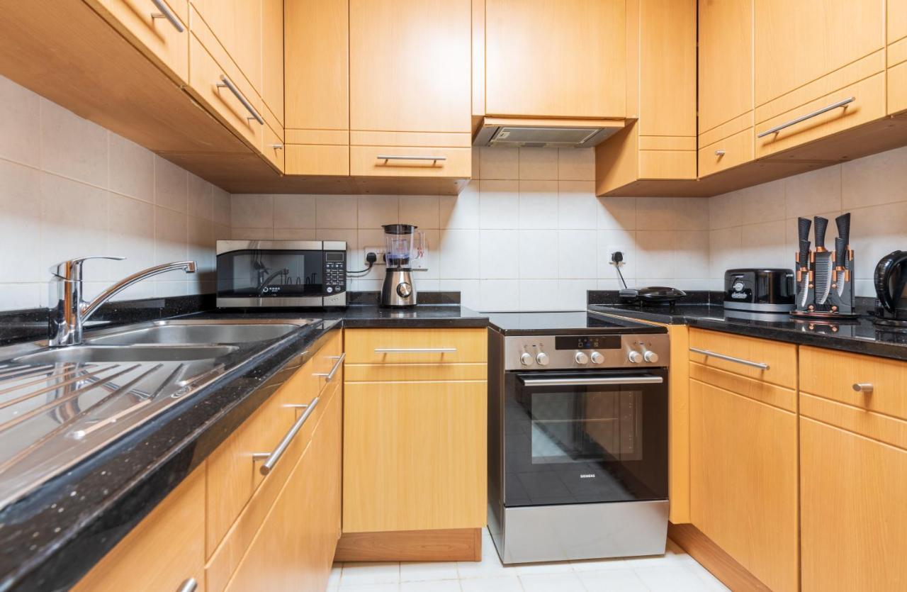 Trinity Holiday Homes - Sheikh Zayed Road Near To Financial Center Metro Station Dubai Buitenkant foto