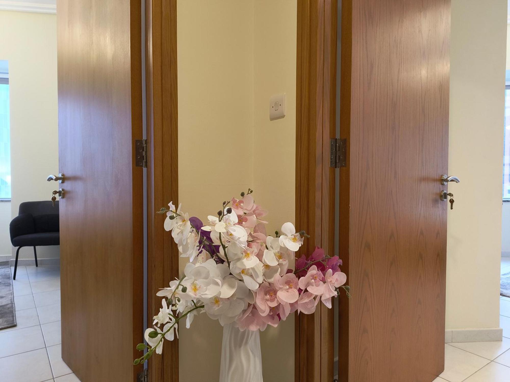 Trinity Holiday Homes - Sheikh Zayed Road Near To Financial Center Metro Station Dubai Buitenkant foto